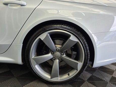 Audi RS4 4.2 FSI V8 Estate 5dr Petrol S Tronic quattro Euro 5 (450 ps) 29