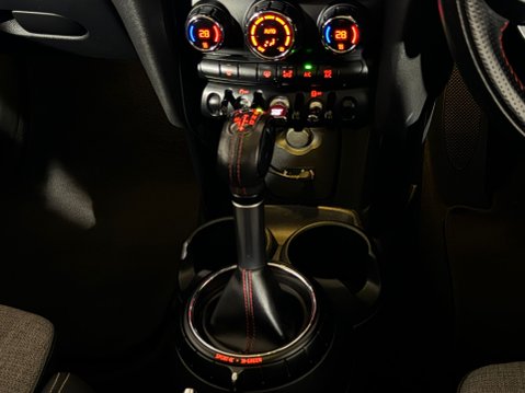 Mini Hatch COOPER SD 16