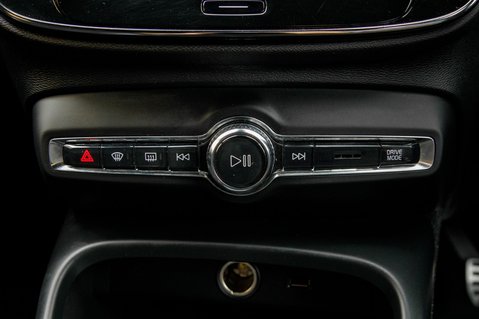Volvo XC40 T3 R-DESIGN 38