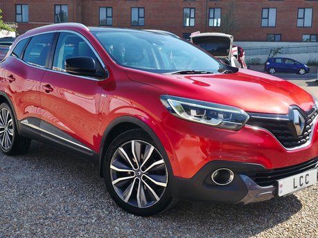 Renault Kadjar SIGNATURE NAV TCE AUTOMATIC..GLASS ROOF.9 SERVICES