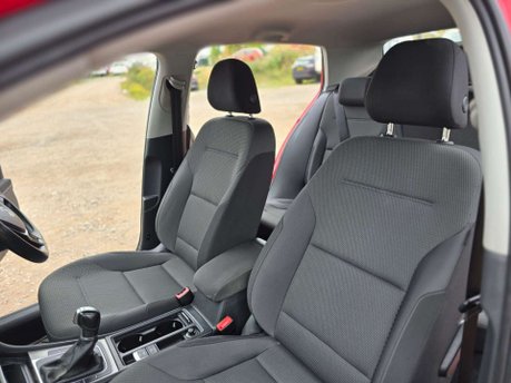 Volkswagen Golf 1.6 TDI BlueMotion Tech SE Hatchback 5dr Diesel DSG Euro 5 (s/s) (105 ps) 41