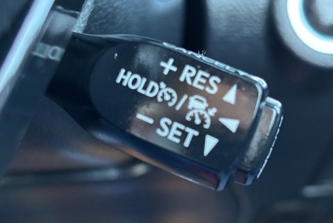 Toyota Hilux Invincible X 4WD 2.8 D-4D Double Cab Pickup - Hardtop Canopy 24