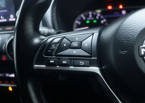 Nissan Juke 1.0 Juke N-Connecta DiG-T Semi-Auto 5dr 32