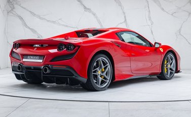 Ferrari F8 Spider 6