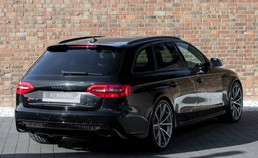 Audi RS4 Avant 7
