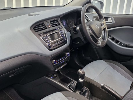 Hyundai i20 1.2 Premium SE Hatchback 5dr Petrol Manual Euro 6 (84 ps) 8
