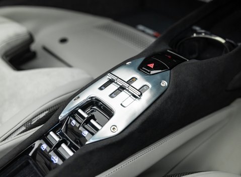 Ferrari SF90 Spider 32