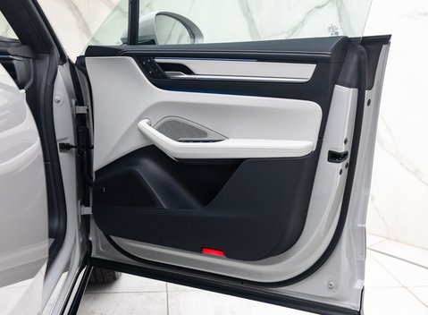 Porsche Macan Turbo Electric 30