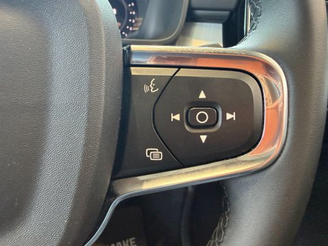 Volvo XC40 2.0 B3 MHEV Ultra Black Edition DCT Auto Euro 6 (s/s) 5dr 26