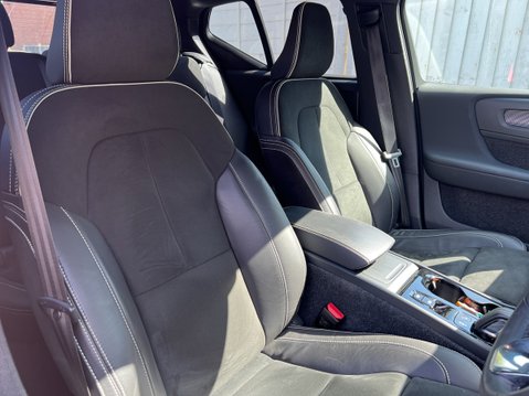 Volvo XC40 1.5 T3 R-Design SUV 5dr Petrol Auto Euro 6 (s/s) (163 ps) 18