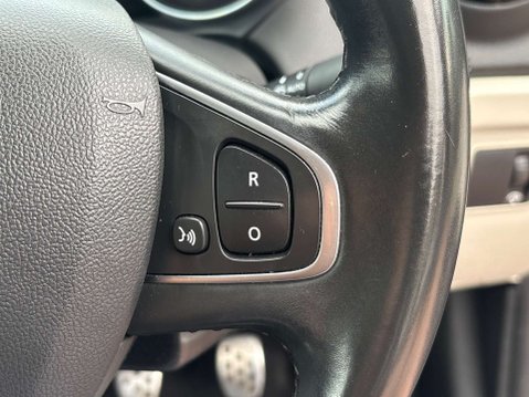 Renault Captur 1.5 dCi ENERGY Signature S Nav SUV 5dr Diesel Manual Euro 6 (s/s) (110 ps) 42
