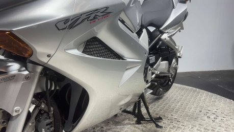 Honda VFR 2001 VTEC ONLY 19K NEW MOT SERVICED SPORTS EXHAUST 800CC 36