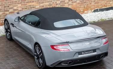 Aston Martin Vanquish Volante 10