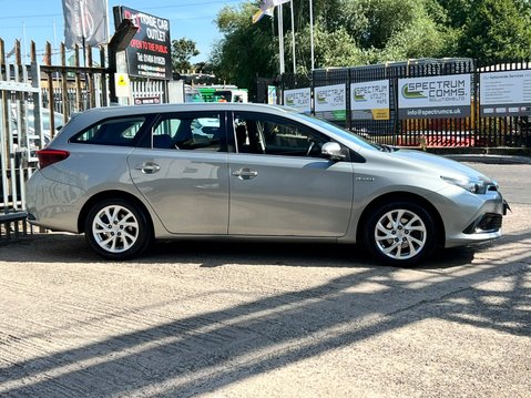 Toyota Auris VVT-I ICON TECH TOURING SPORTS 15