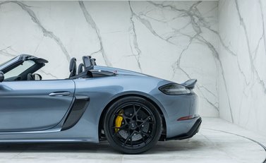 Porsche 718 SPYDER RS PDK 48