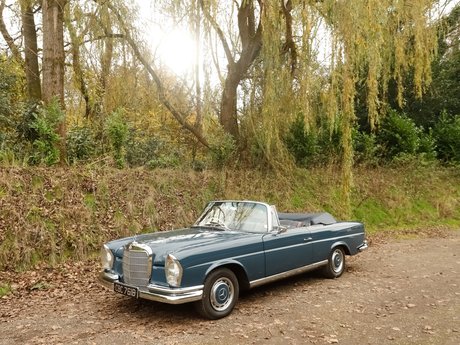 Mercedes-Benz W111 280SE Cabriolet