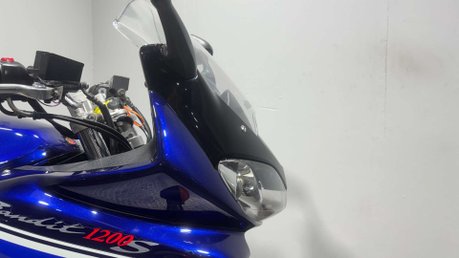 Suzuki Bandit 1200 2005 ONLY 21K NEW MOT SERVICED VERY CLEAN ICONIC MK2 NAKED 38