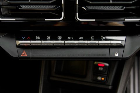 Renault 5 TECHNO E-TECH 32