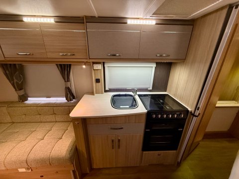 Coachman Vision 560 29