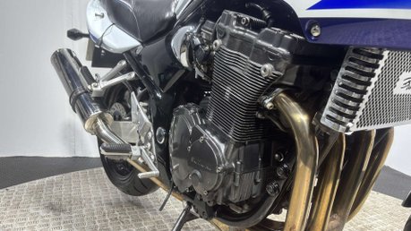 Suzuki Bandit 1200 2005 ONLY 21K NEW MOT SERVICED VERY CLEAN ICONIC MK2 NAKED 14