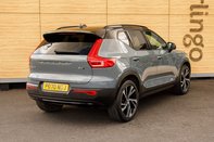 Volvo XC40 B4 R-DESIGN PRO AWD MHEV 2