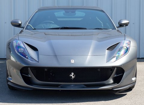Ferrari 812 Superfast 4