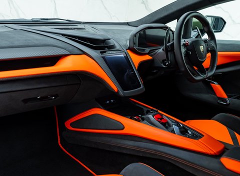 Lamborghini Revuelto 21