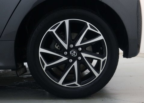 Toyota Yaris 1.5 Yaris Design HEV CVT 5dr 17