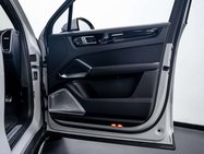 Porsche Cayenne 4.0T V8 GPF Turbo SUV 5dr Petrol TiptronicS 4WD Euro 6 (s/s) (550 ps) 24