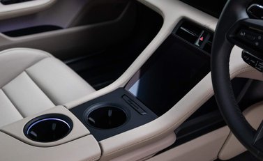 Porsche Taycan TURBO 93KWH 16