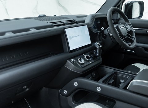 Land Rover Defender 110 V8 Carpathian Edition OVERFINCH 22