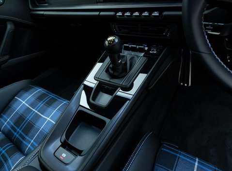 Porsche 911 GT3 Touring (992) 19