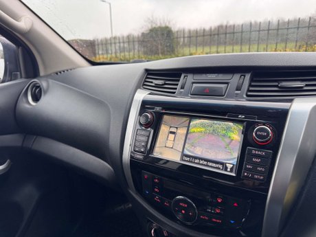 Nissan Navara 2.3 Navara Tekna dCi 4WD 5dr 25