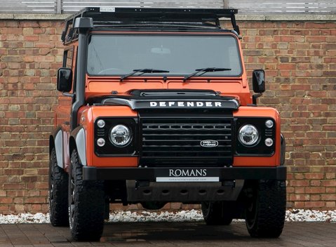 Land Rover Defender 90 Adventure 1