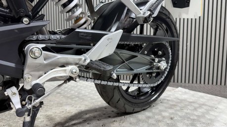 KTM Duke 2016 INCREDIBLY CLEAN LONG MOT ONLY 1K AKRAPOVIC 37