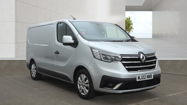 Renault Trafic Crew Cab SWB L1H1 Sport SL28 Air Con Alloys Sensors Tow Bar EURO 6 NO VAT 2