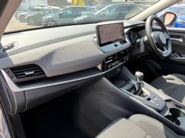 Nissan Qashqai 1.3 Qashqai Acenta Premium DiG-T MHEV 5dr 17