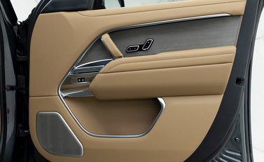 Land Rover Range Rover P530 SV 26