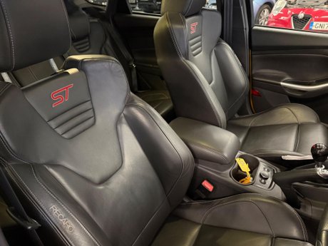 Ford Focus 2.0T EcoBoost ST-3 Euro 5 (s/s) 5dr 11