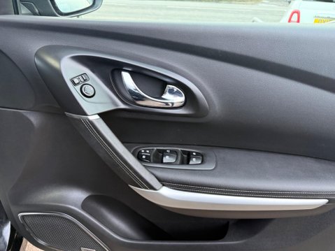 Renault Kadjar 1.2 TCe Signature Nav Euro 6 (s/s) 5dr 25