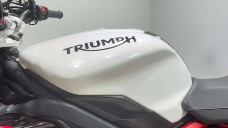 Triumph Street Triple R 2015 15K QUICK SHIFTER ARROW EXHAUST NEW MOT NAKED BIKE 13