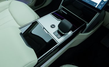 Land Rover Range Rover P550e Autobiography 25