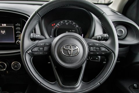 Toyota Aygo X VVT-I PURE 14