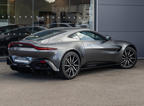 Aston Martin V8 Vantage 4