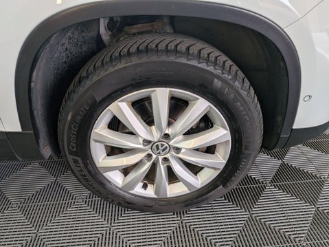 Volkswagen Tiguan 2.0 TDI BlueMotion Tech Match DSG 4WD Euro 5 (s/s) 5dr 27