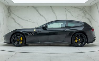 Ferrari GTC4 Lusso V12 5