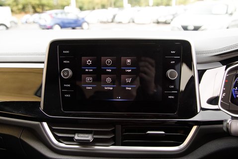 Volkswagen T-Roc R-LINE TSI 25
