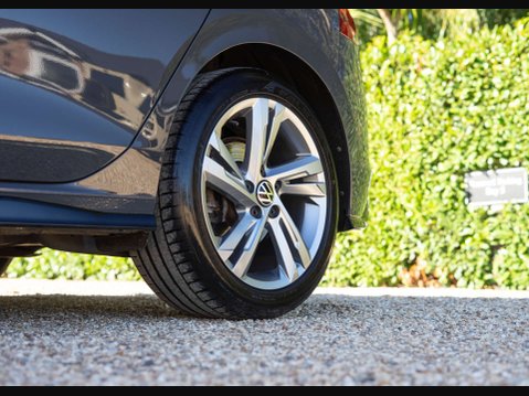Volkswagen Golf 1.5 Golf R-Line TSi 5dr 21
