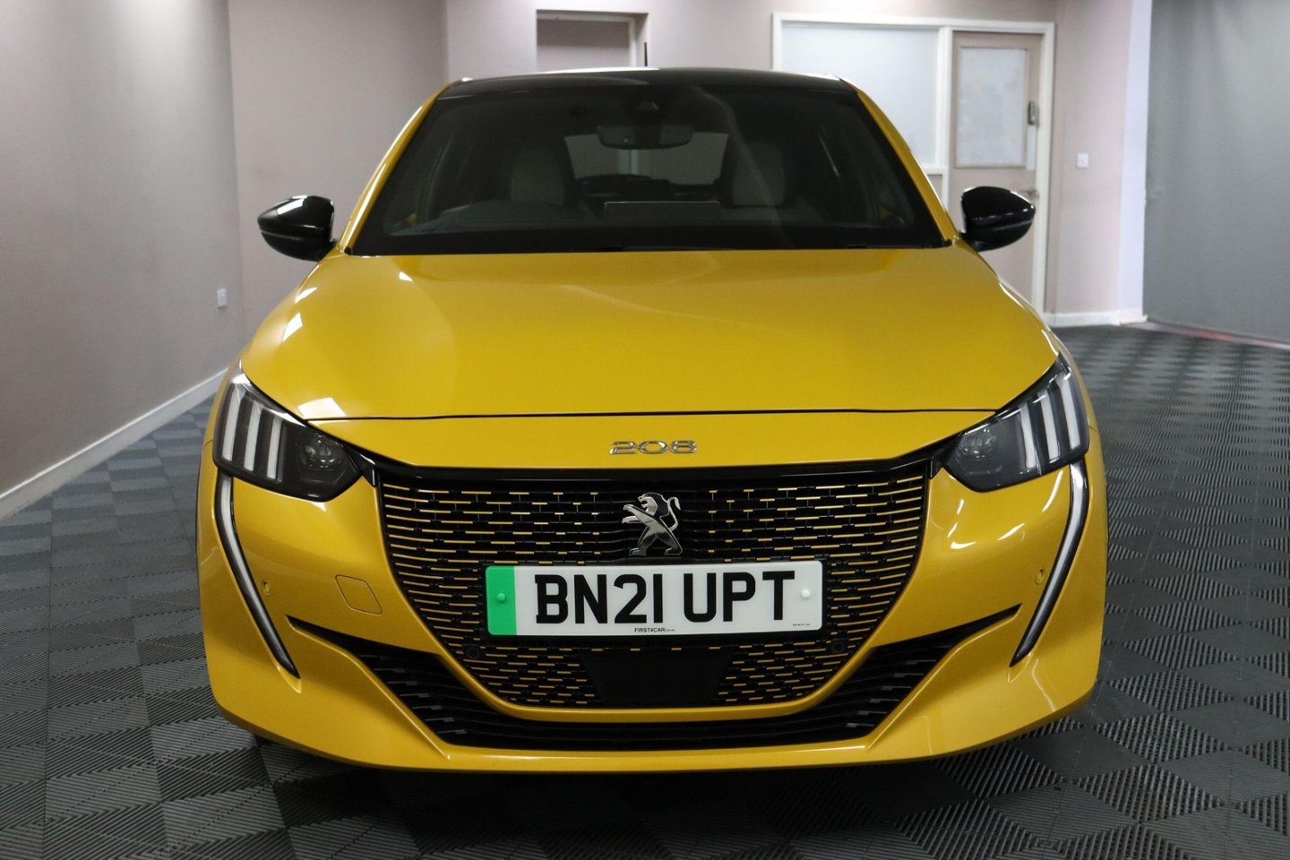 2021 Peugeot e-208 — image 2