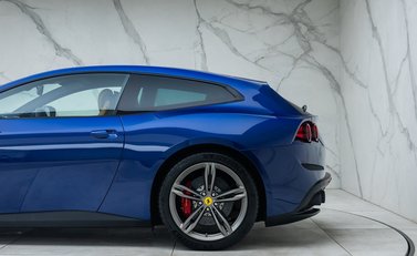 Ferrari GTC4 Lusso V12 37